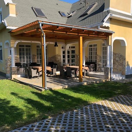 Pacsirta Apartman Lenti Eksteriør bilde