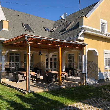 Pacsirta Apartman Lenti Eksteriør bilde