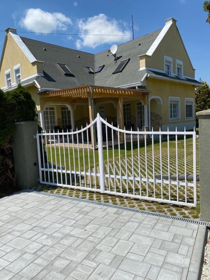 Pacsirta Apartman Lenti Eksteriør bilde