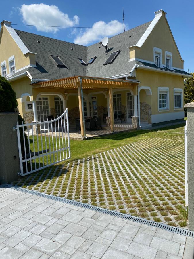 Pacsirta Apartman Lenti Eksteriør bilde
