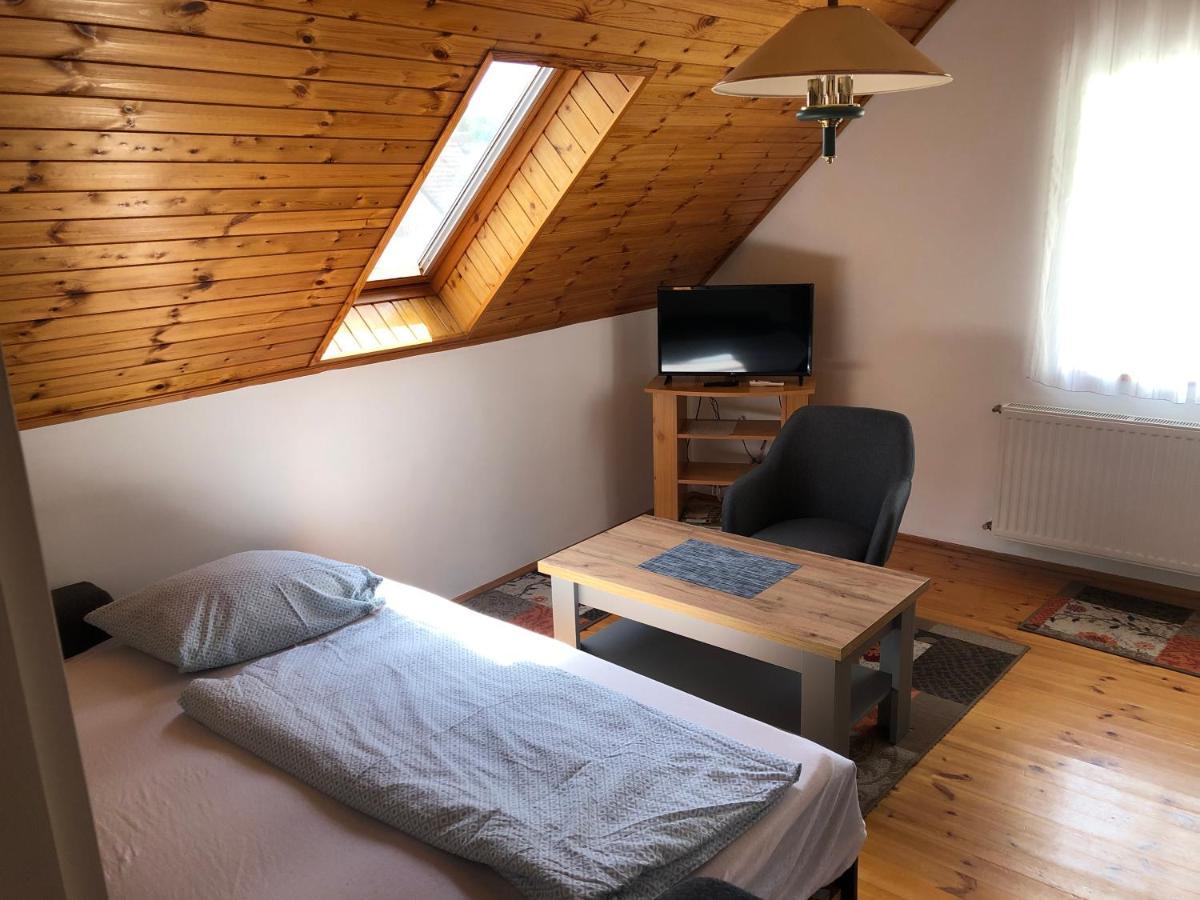 Pacsirta Apartman Lenti Eksteriør bilde