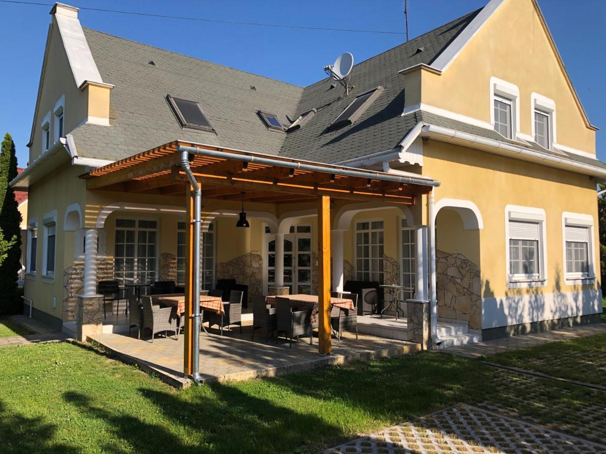 Pacsirta Apartman Lenti Eksteriør bilde