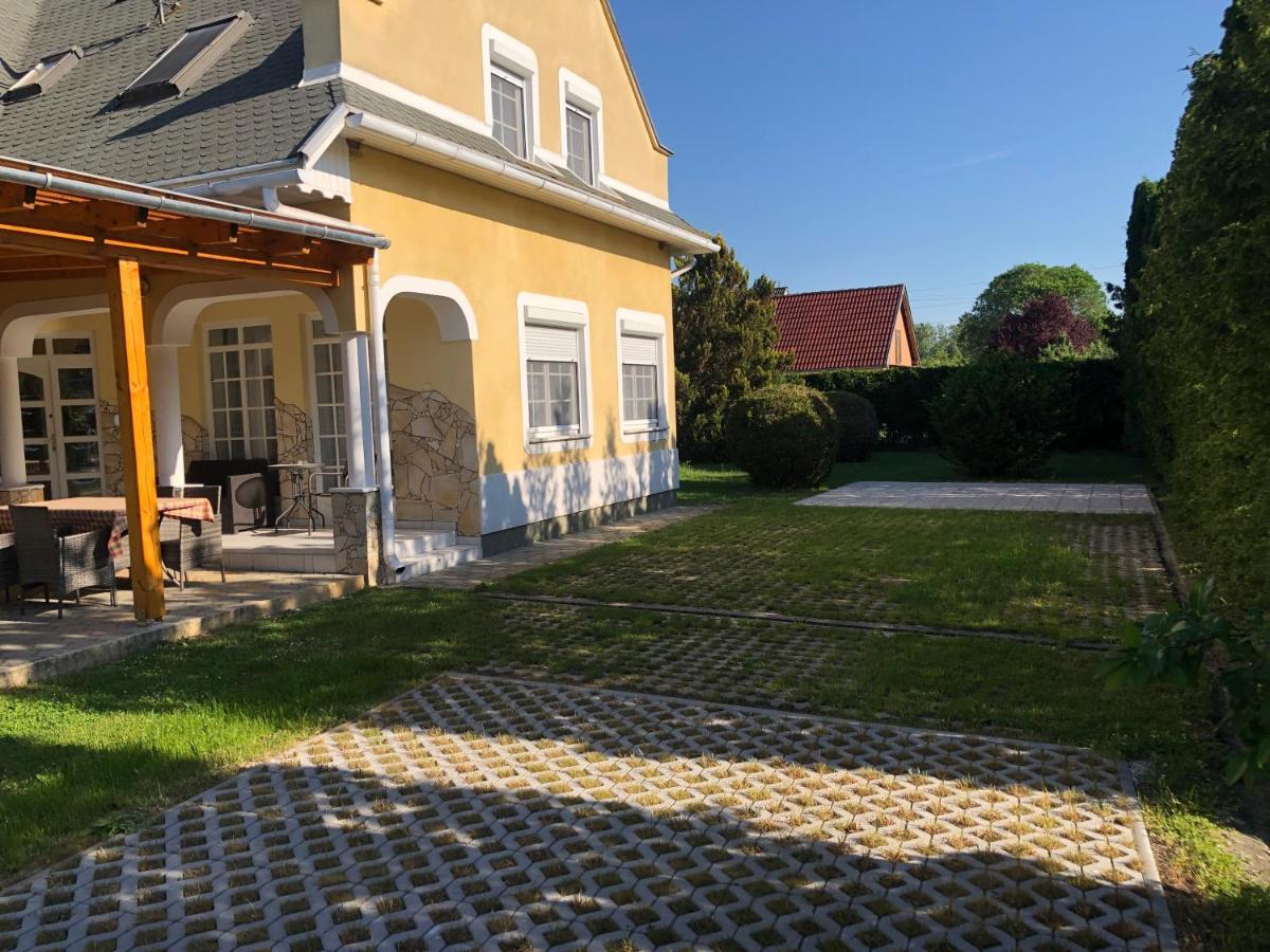 Pacsirta Apartman Lenti Eksteriør bilde